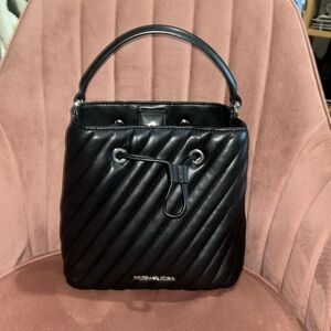 Michael Kors Bag ✨ (MOVING SALE! NEED EVERYTHING GONE!)
